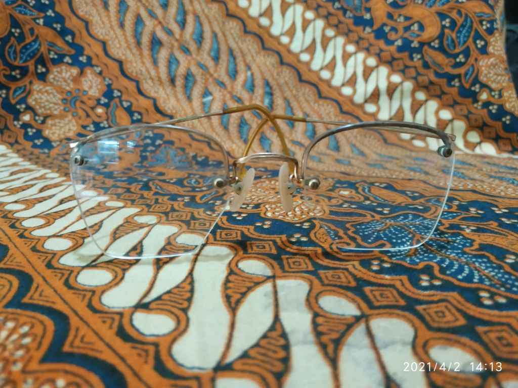 Kaca Mata Tua Era Belanda Bentuk Kotak [HB165]