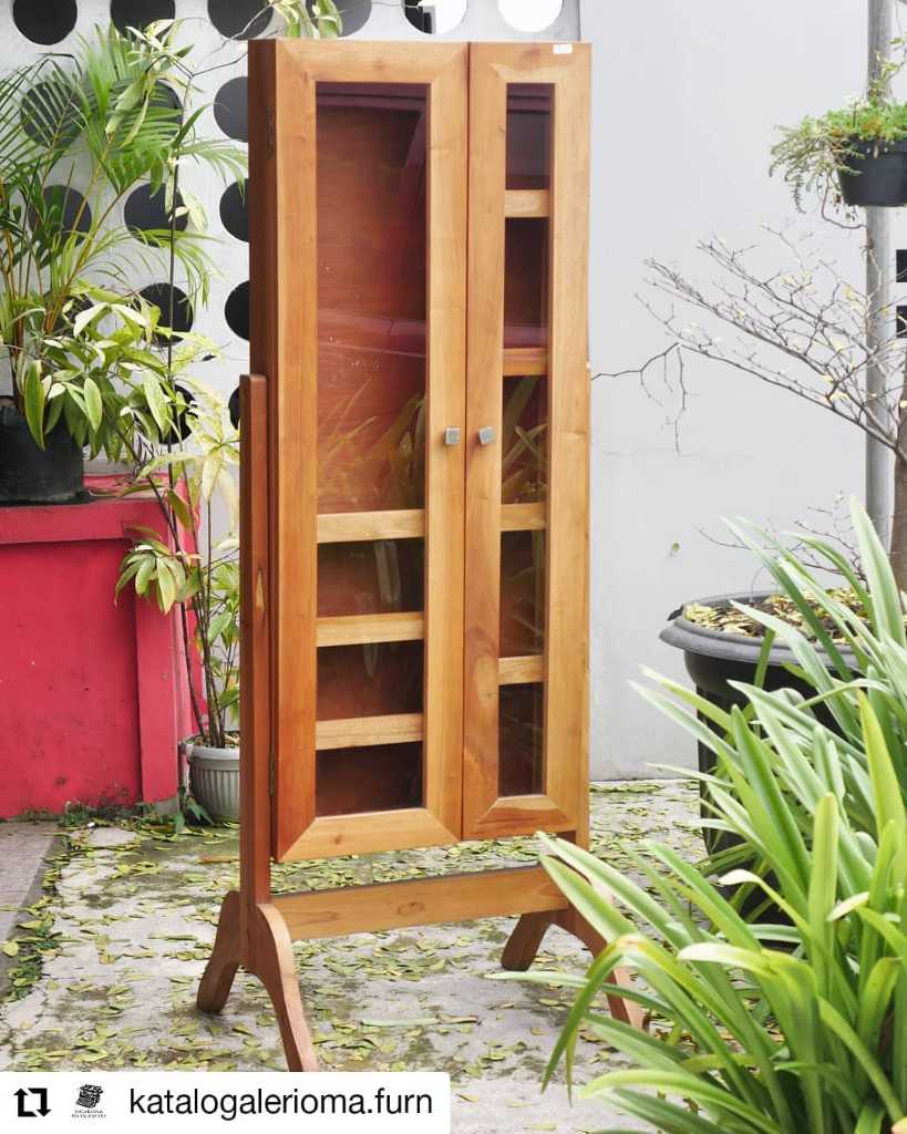 lemari display natural