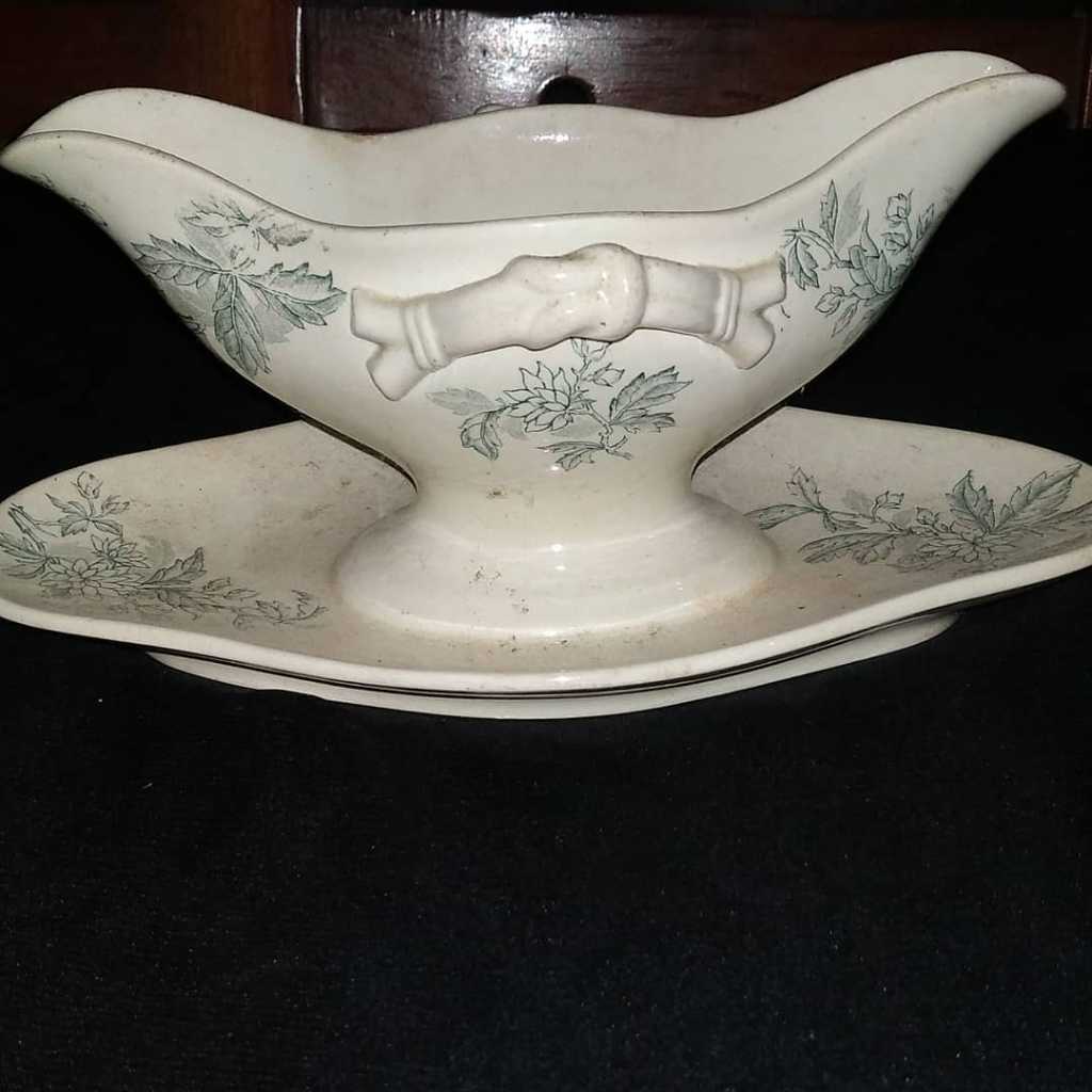 Tempat mentega porcelain