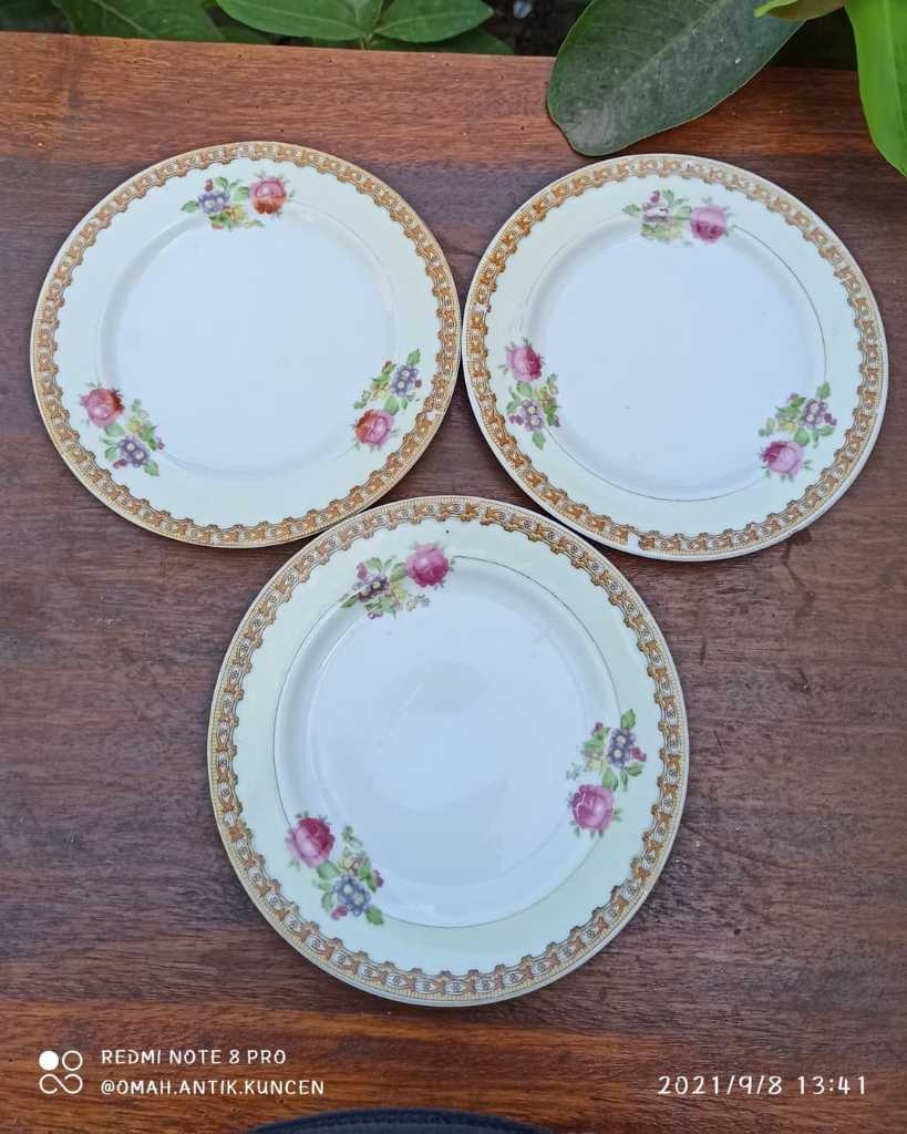 Piring Porcelain Vintage