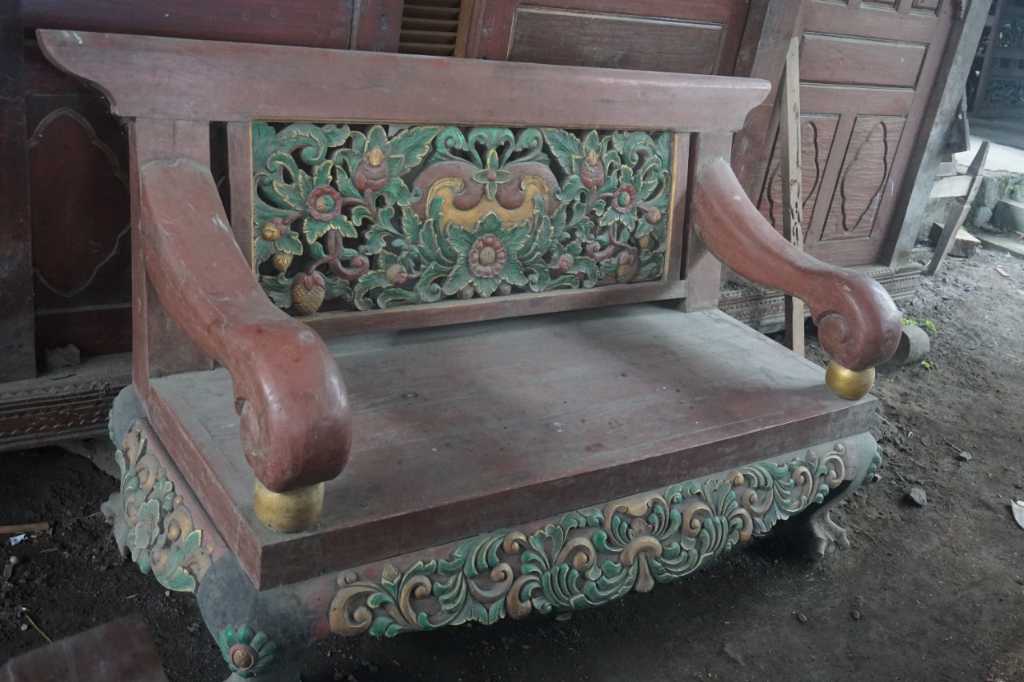 Risban Kaki Naga Ukir