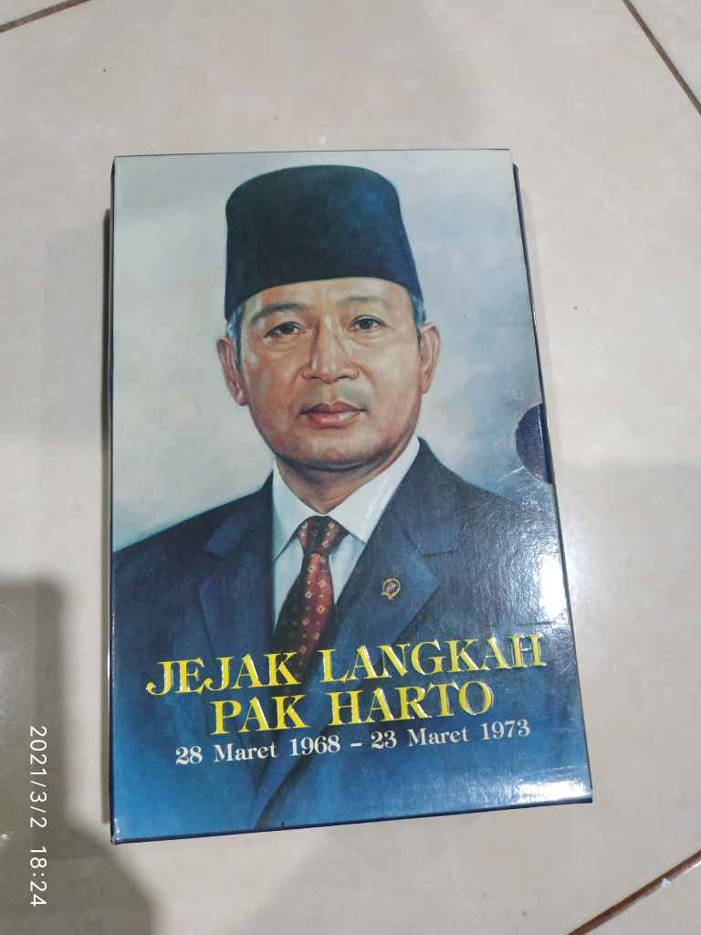 Buku JEJAK LANGKAH PAK HARTO ( 28 Maret 1968 - 23 Maret 1973)