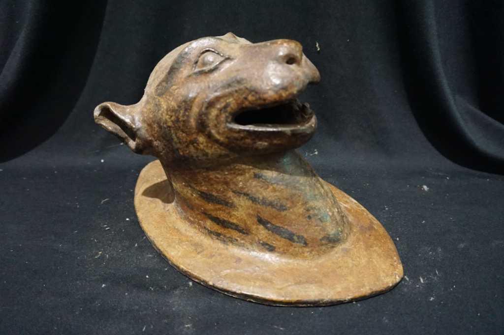 Patung Singa Bahan Terakota