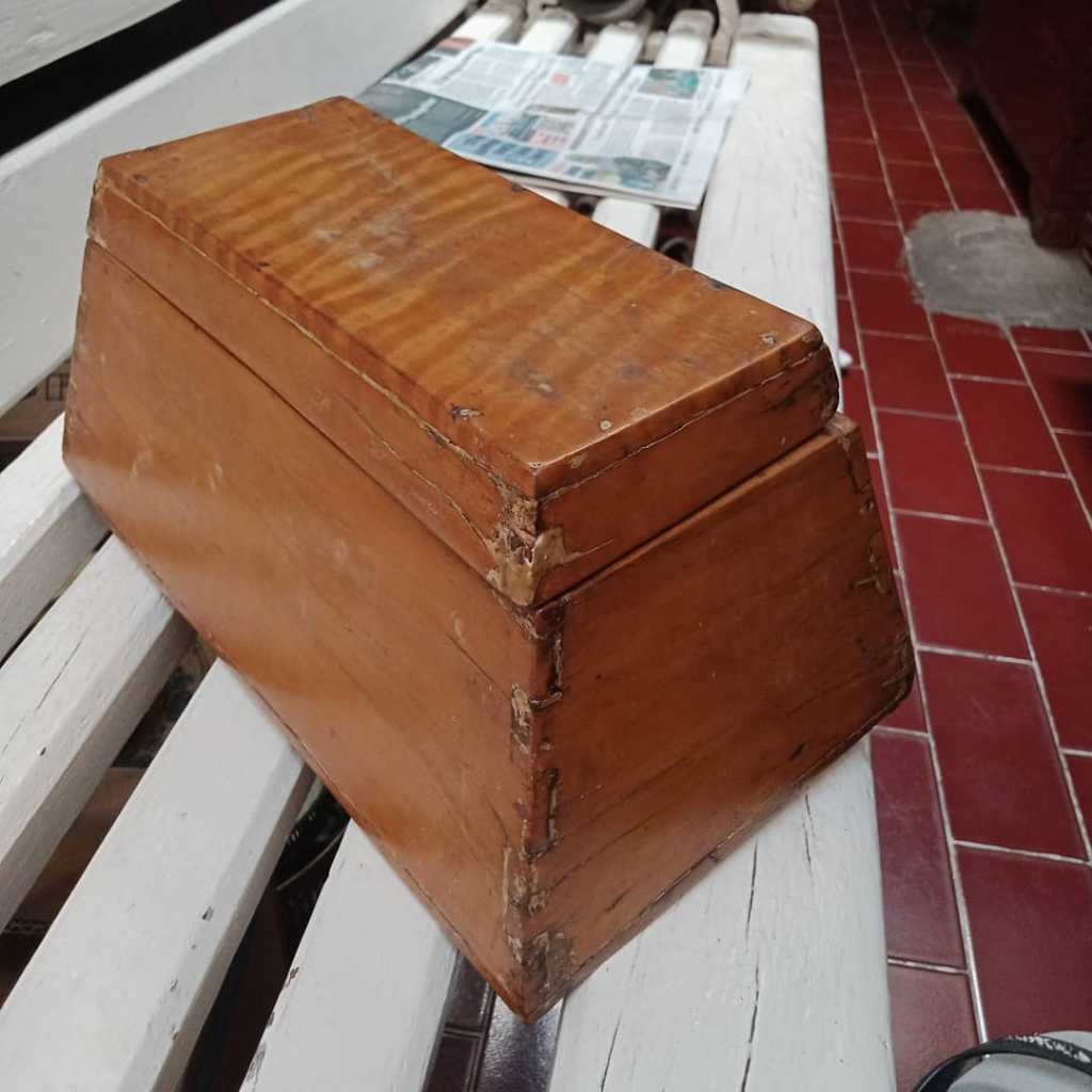 Tepak/kotak  Trembalo Pranakan.