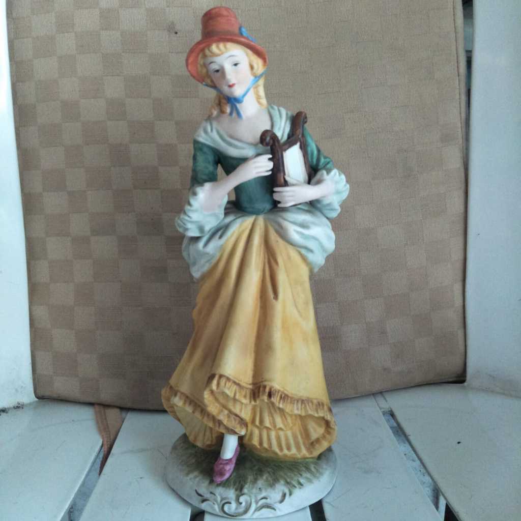 Patung Porcelain Vintage