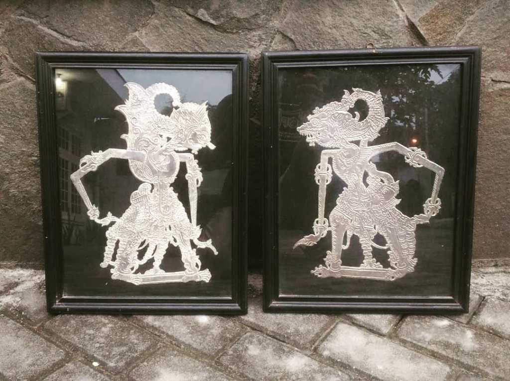 Hiasan wayang lawasan. Bahan kuningan sepuh perak.