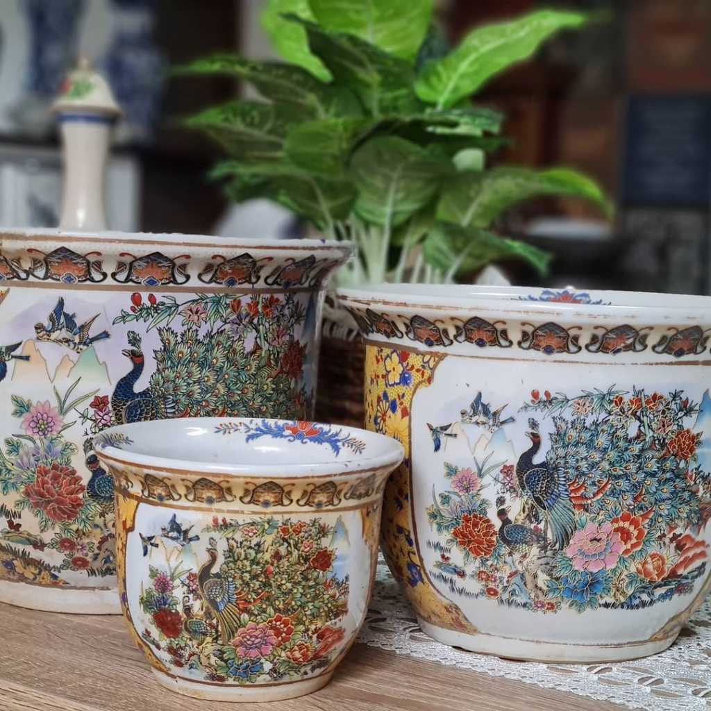 Pot Bunga Keramik China Antik