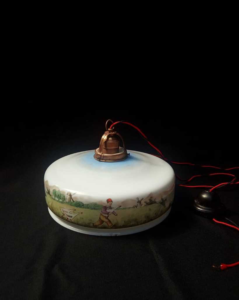 Kap lampu gantung vintage.