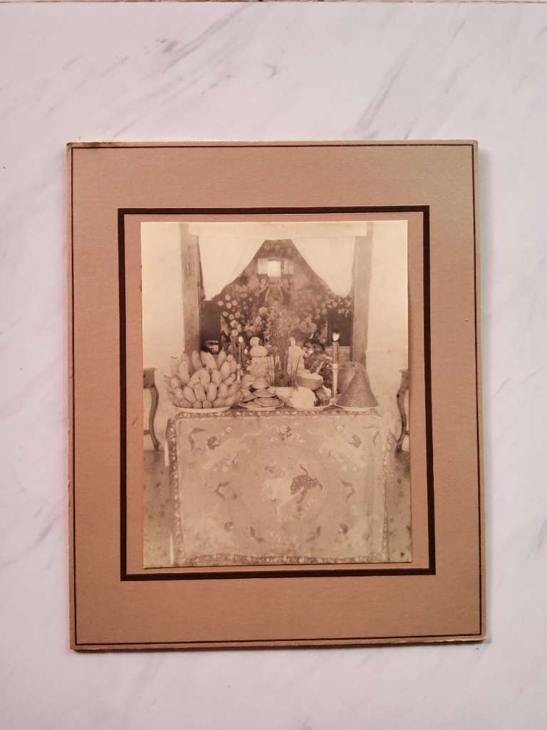 Foto antik / Foto kuno; estimasi tahun 1870-an awal; ukuran 29cm x 22,5cm