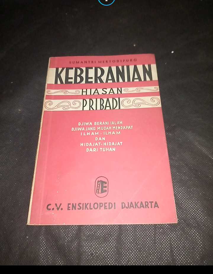 Buku KEBERANIAN HIASAN PRIBADI - Oleh Sumantri Mertodipuro - Terbitan CV Ensiklopedi Djakarta - Tahun Perkiraan 1960 an