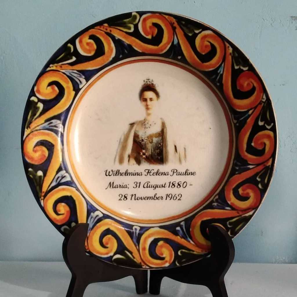 Piring Porcelain Vintage