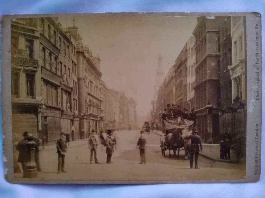 Foto Antik / Foto Kuno ; estimasi tahun 1870-an; ukuran 16,5cm x 11cm