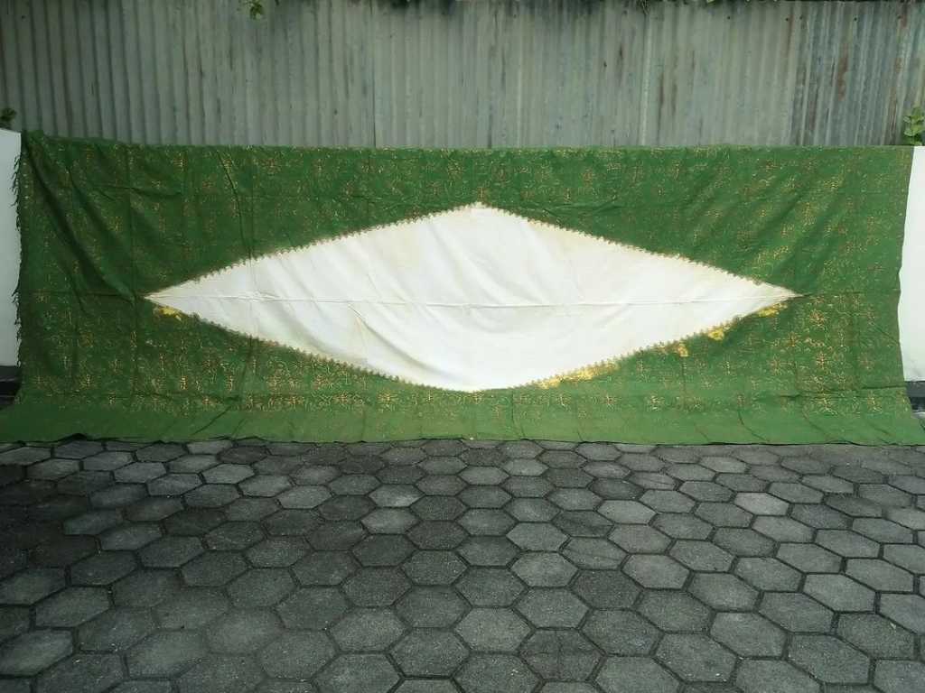 Kain Dhodhot ~ Prada 4,6 mtr X 2,5 mtr