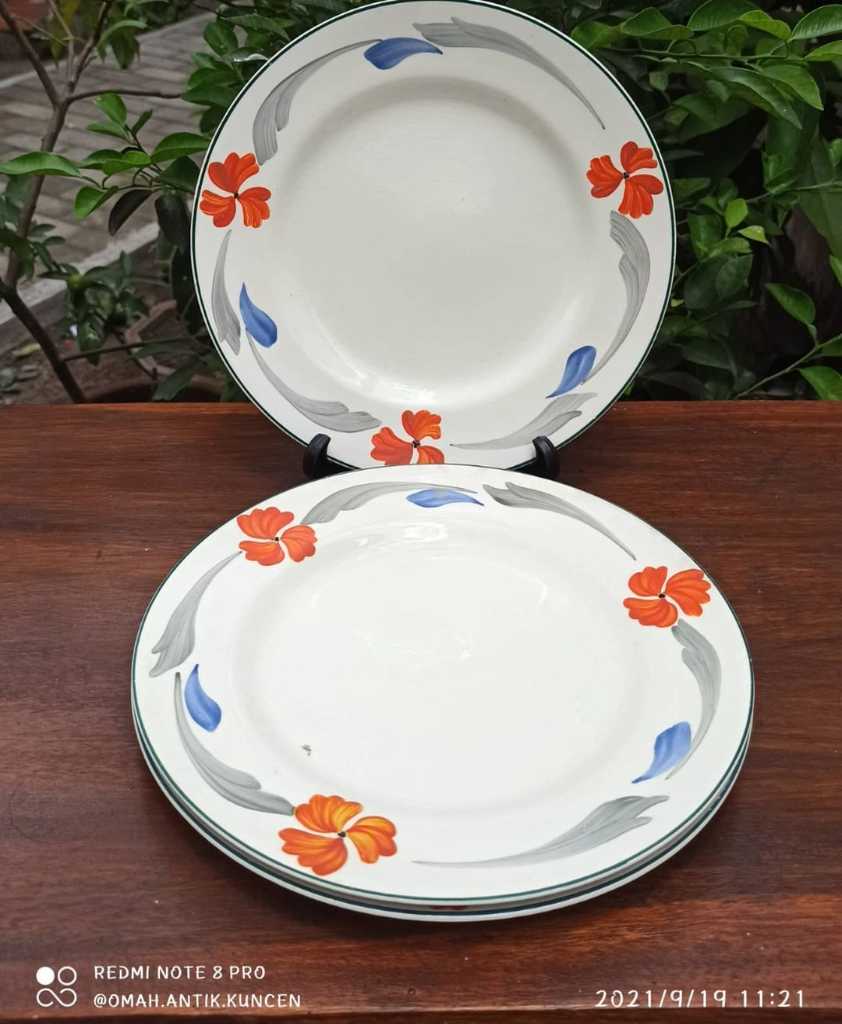 Piring Keramik Vintage