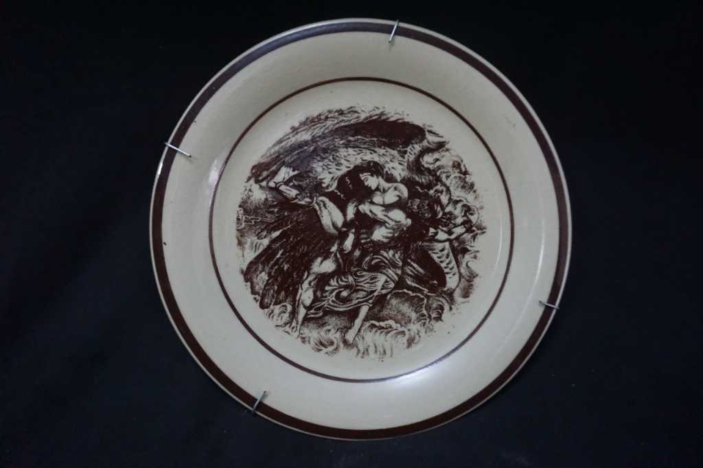 Piring Porcelain Vintage