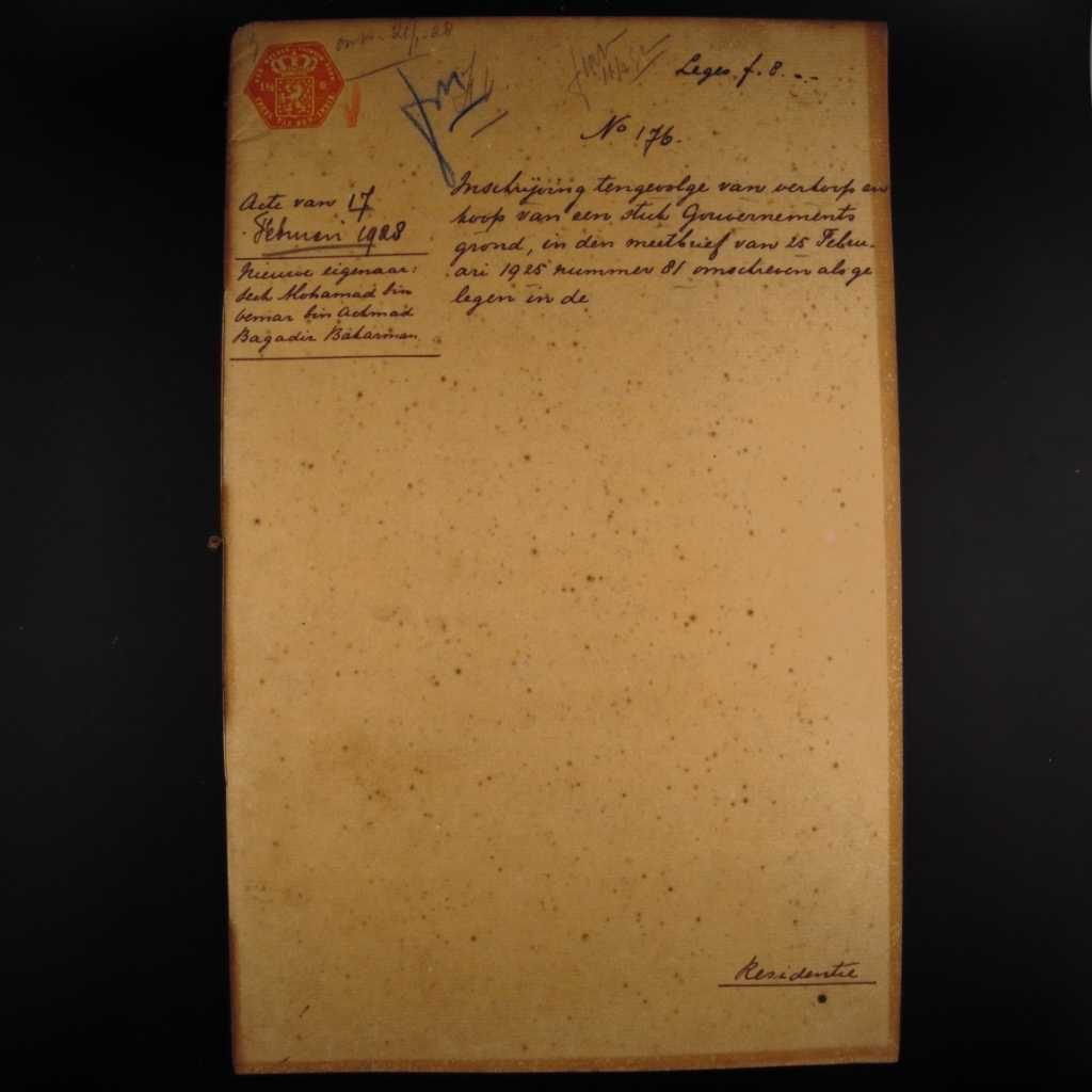 Koleksi Dokumen Akta Jual Beli Tanah Pemerintahan Hindia Belanda Desa Pakuman Kampung Jenggolo Distrik Sidaarya Wilayah Surabaya Tanggal 17 Februari 1928 No 176