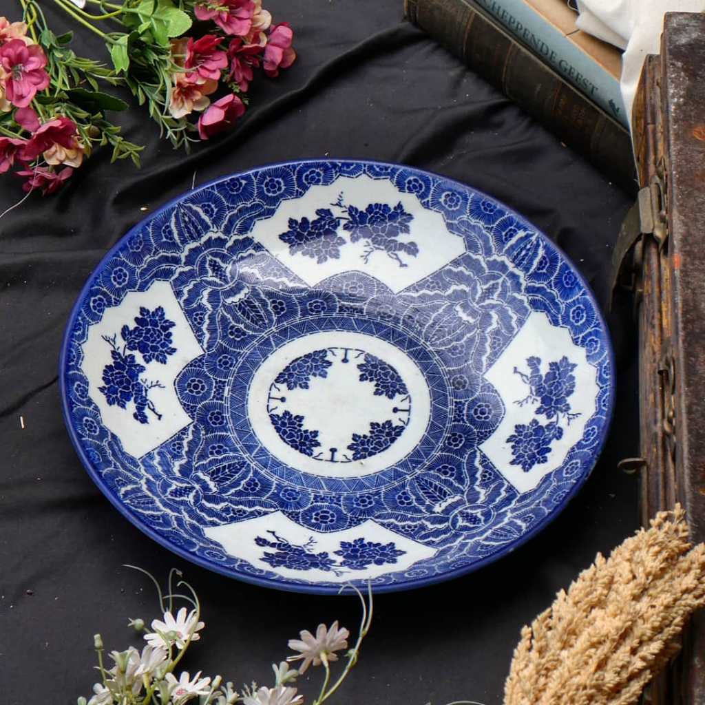 Piring Porcelain Antik