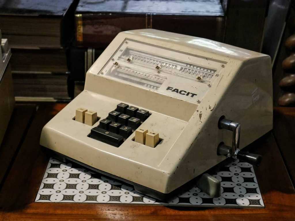 Mesin Hitung Manual Facit Buatan tahun 1971