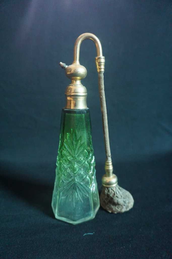 Tempat Minyak Wangi Kristal