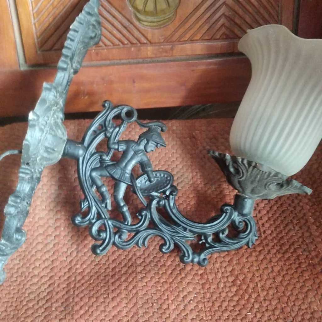 Lampu dinding bahan kejen