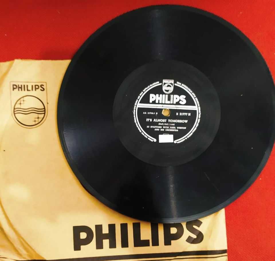 Piringan Hitam Arrivenderci Darling