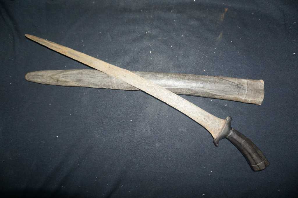 Pedang Suduk Maru Pamor