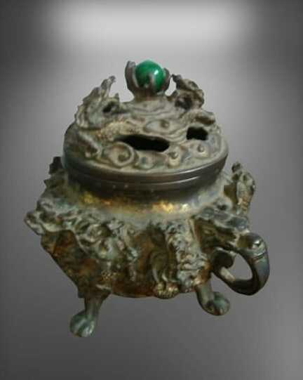 Tempat Dupa ~ 19 cm X 9 cm