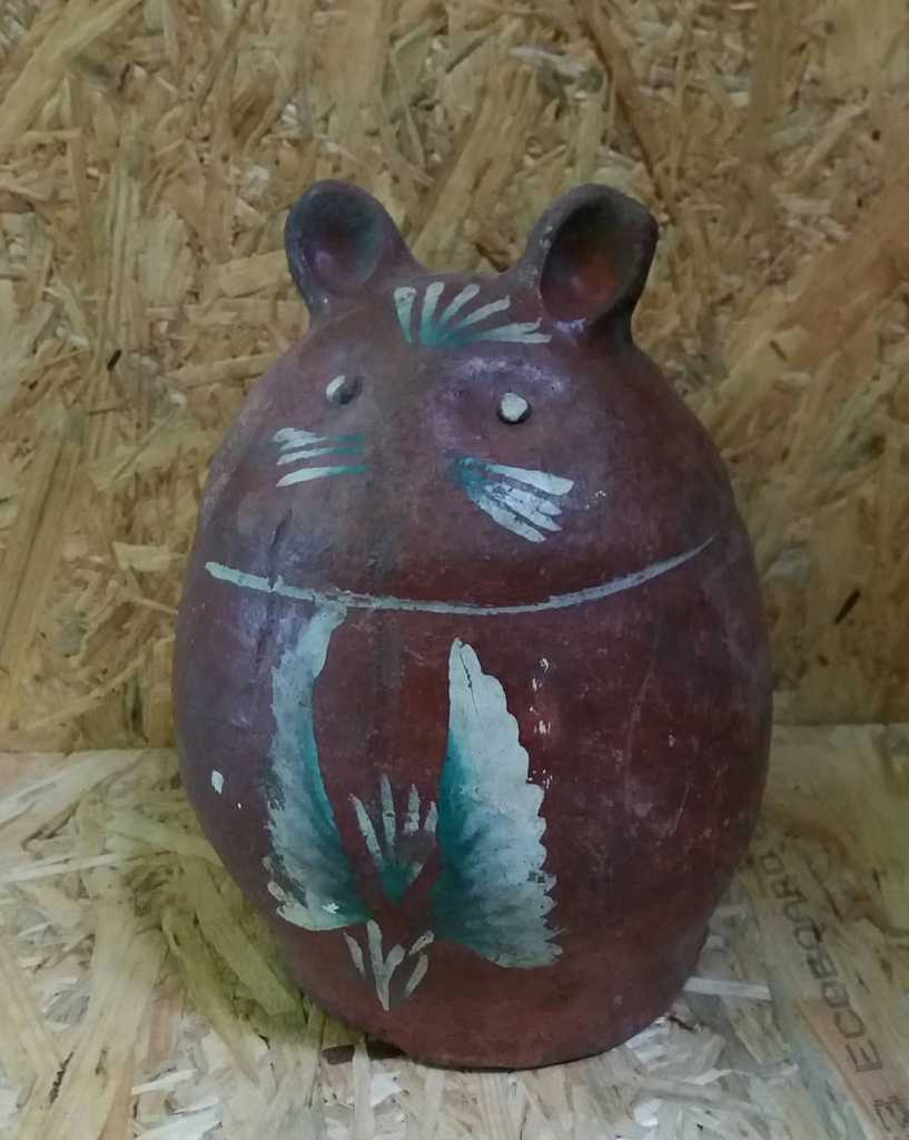 Celengan jadul Bahan gerabah atau tanah liat