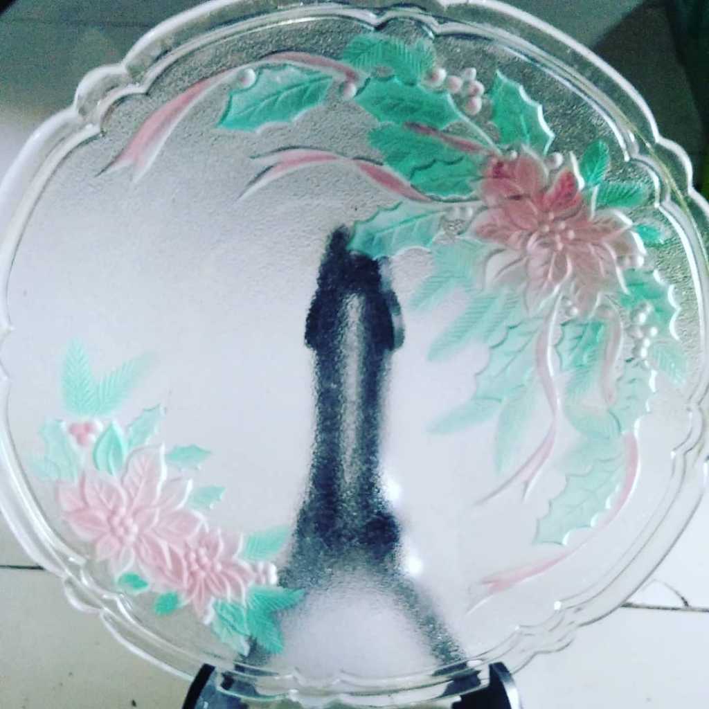 Tempat buah 33 cm motif bunga timbul