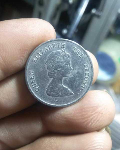 A 2209 Koin Kuno Queen Elizabeth 25 Sen Tahun East Caribbean States Tahun 2000