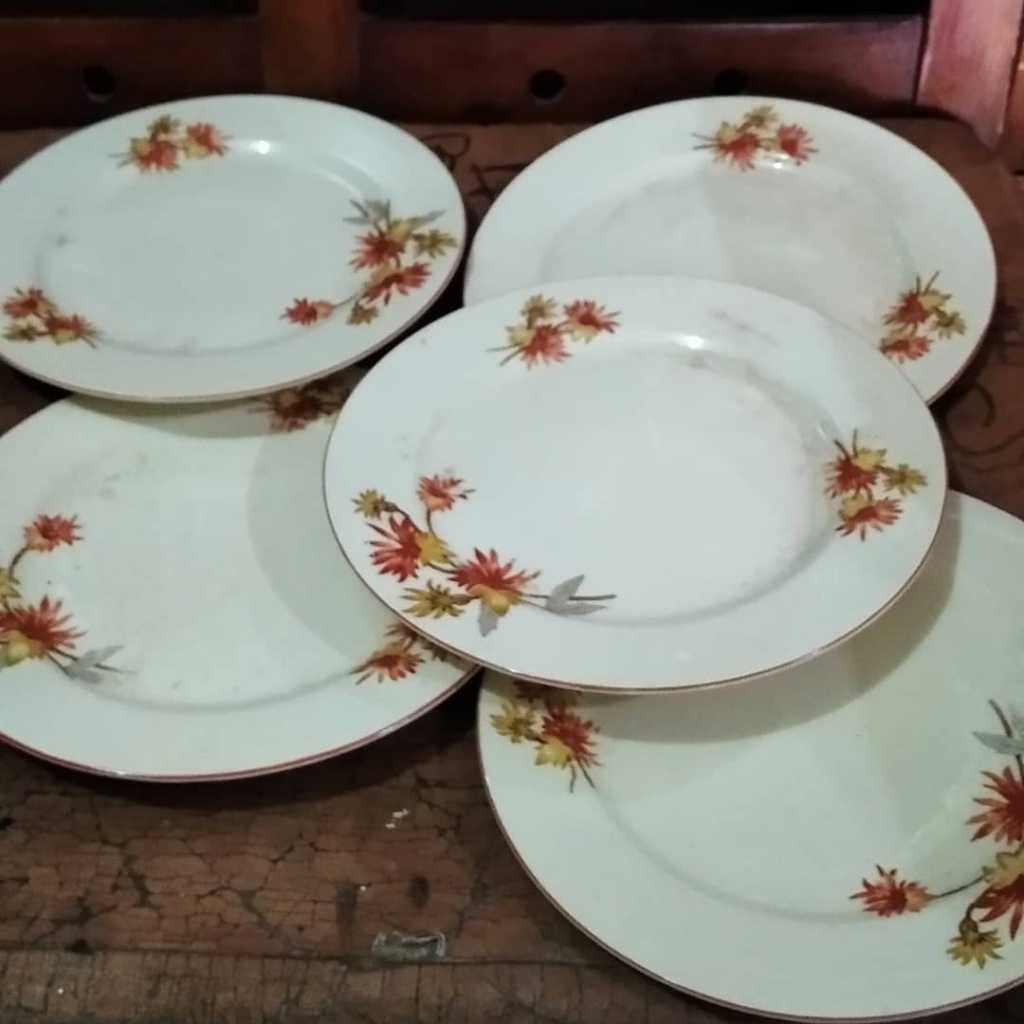 Piring Keramik Vintage