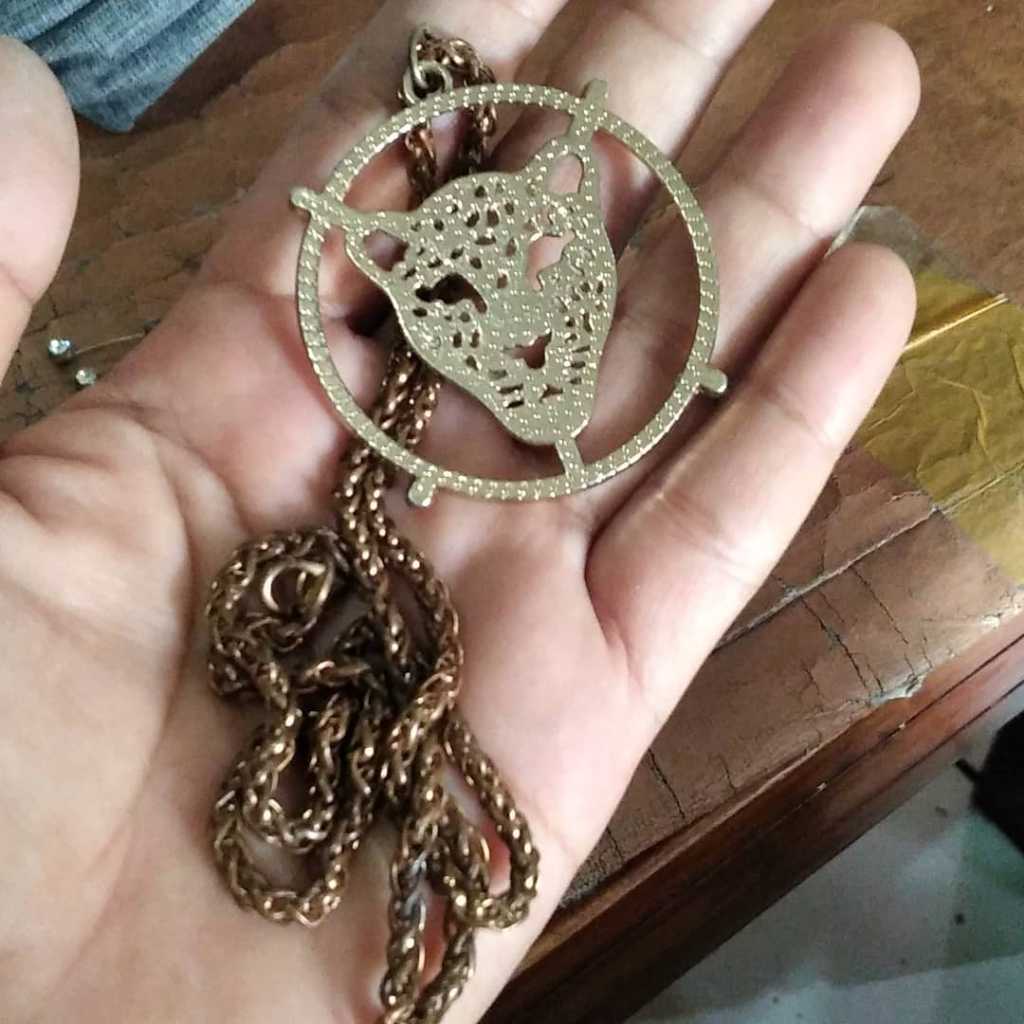 Kalung dan Bros
