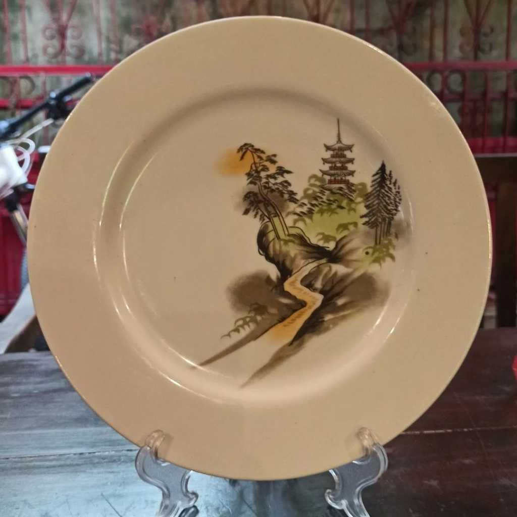 Piring Keramik Antik