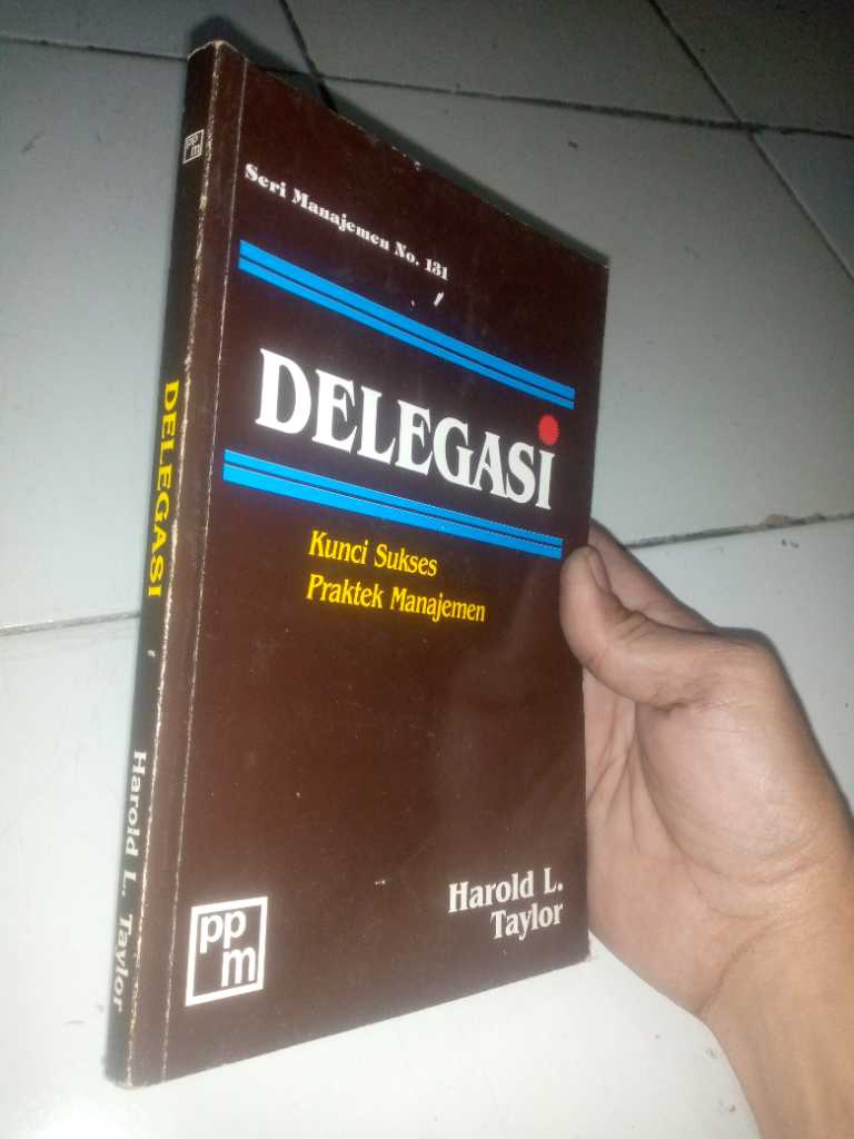 Buku DELEGASI Kunci Sukses Praktik Manajemen Penerbit Pustaka Binaman Pressindo Tahun 1989