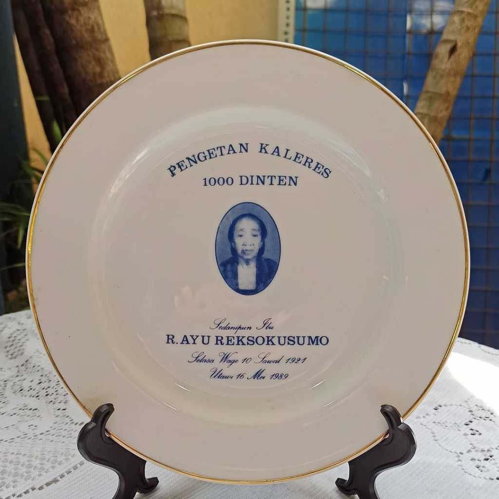 Piring Keramik Vintage