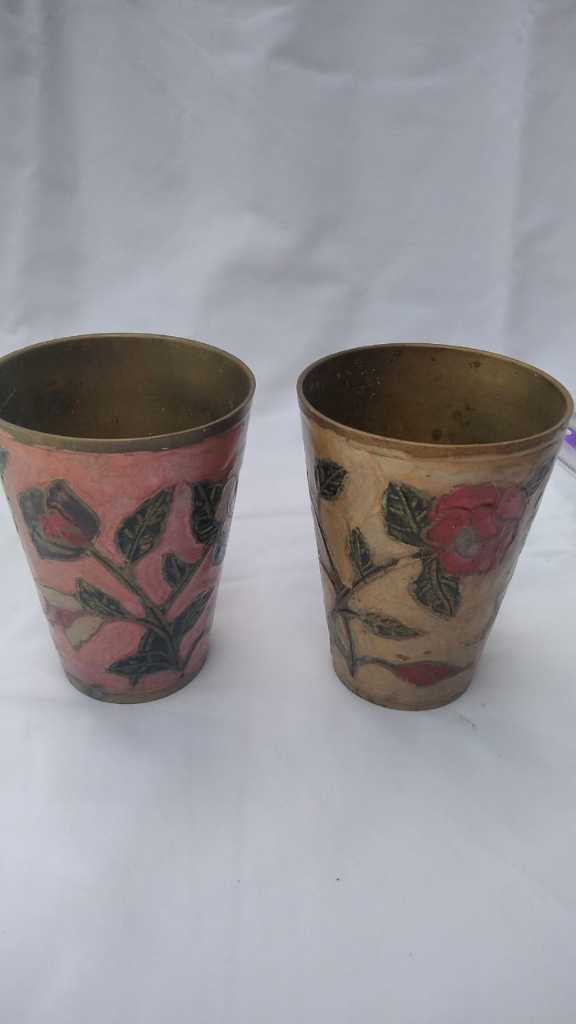 Sepasang Gelas Kuningan