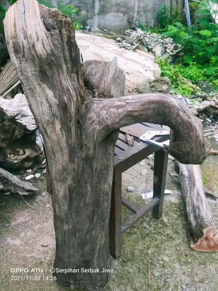 Bahan tesek wulung merapi besar dan berat