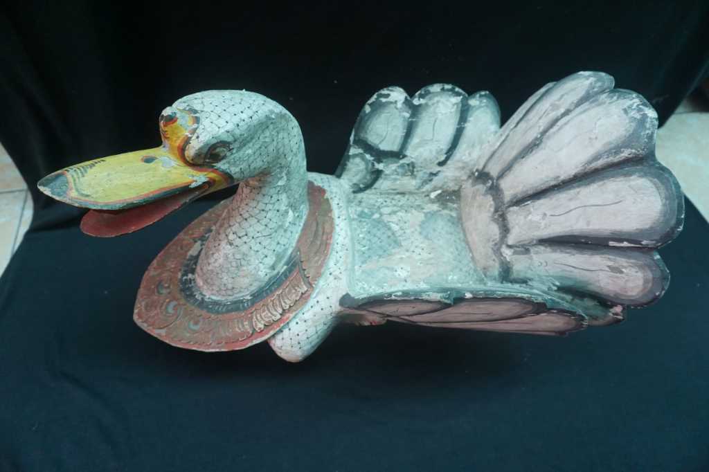 Bebek tempat seserahan warna putih