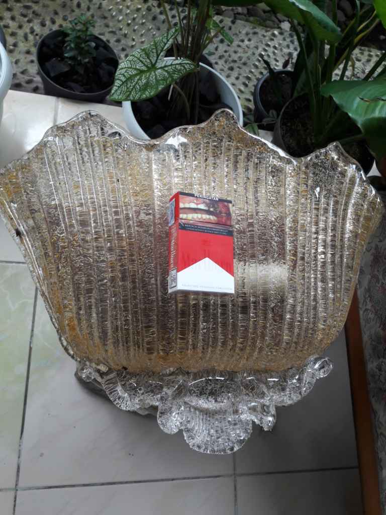 Lampu dinding kristal