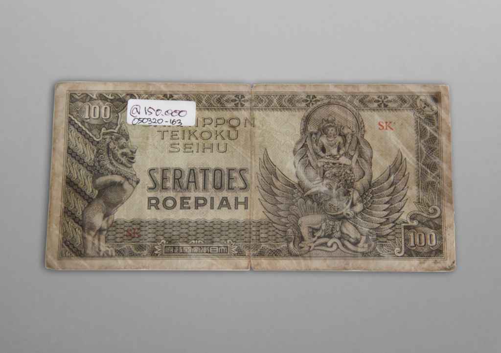 Uang 100 Seratoes Roepiah Jaman Jepang tahun 1945
