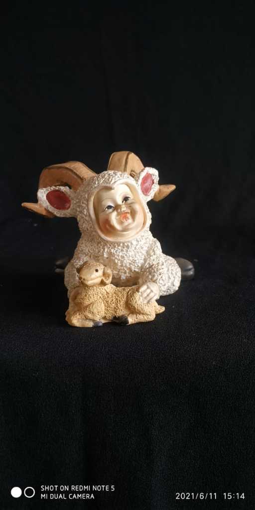 Patung Resin Vintage