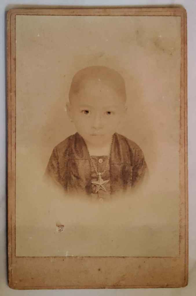 Foto Antik / Foto Kuno Putri Mangkoenegaran V; estimasi tahun 1870-an; ukuran 14,5cm x 10cm (kecil 0039)