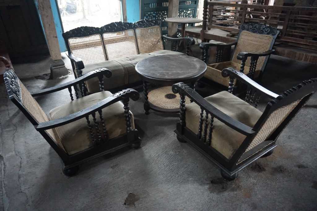 Kursi Tamu Antik 1 Set