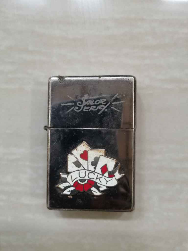 Korek api model zippo