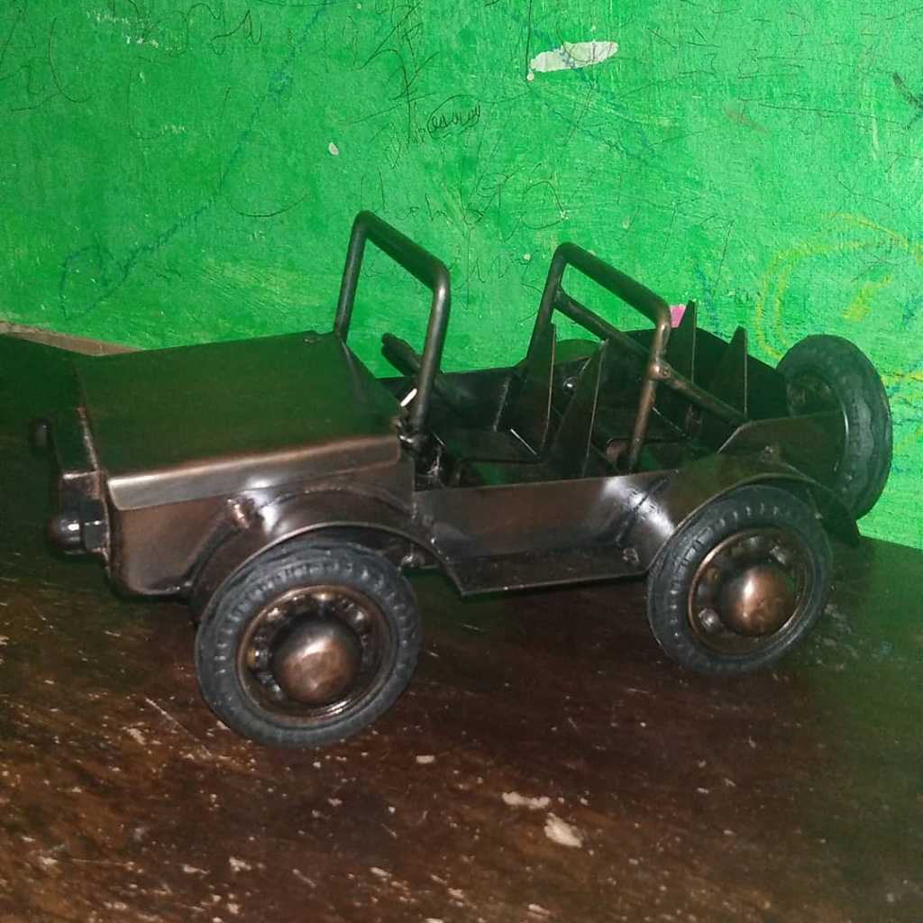 Miniatur Mobi Jip bes