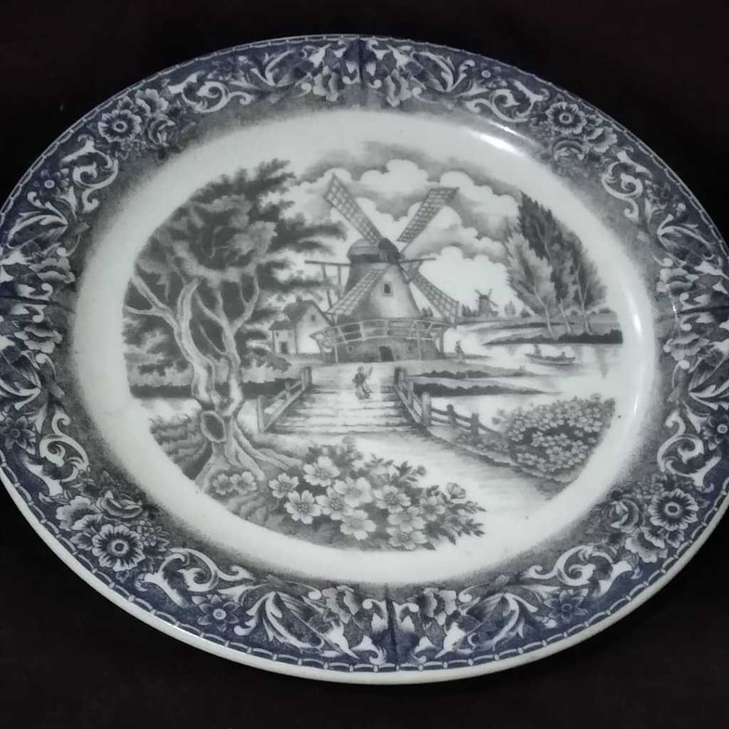 Piring Porcelain Vintage Eropa