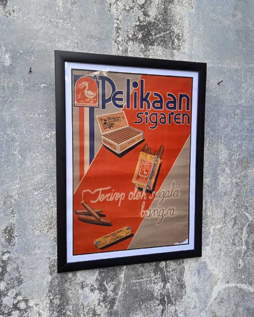 Reklame rokok PELIKAAN,