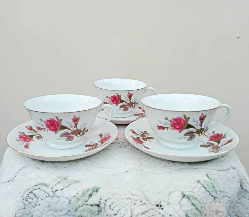 Cangkir Keramik Vintage