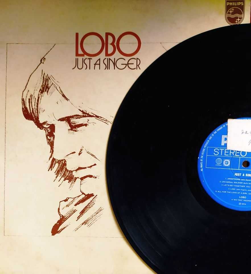 Piringan Hitam Lobo Just A Singer