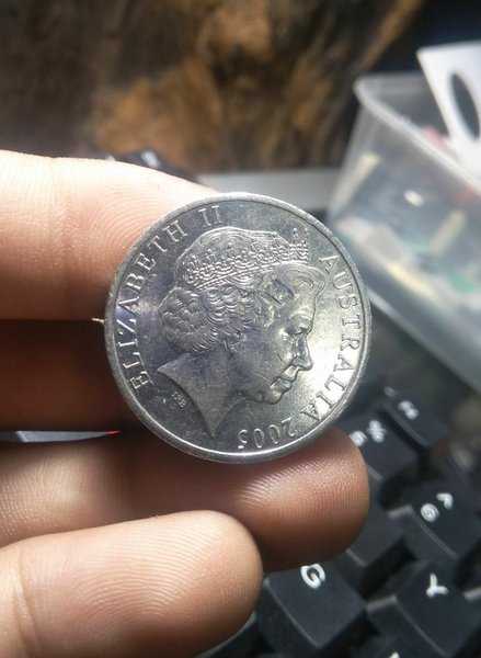 A 1754 Koin Queen Elizabeth 2 50Cent AUSTRALIA 2005 Bekas Pakai Kondisi Sesuai Gambar